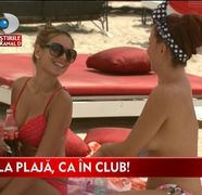 Fetele din club s-au mutat pe litoral. Gasesti costume de baie provocatoare si miscari apetisante la tot pasul